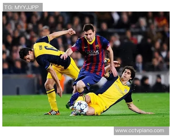 最壮足球明星的力量与魅力揭秘，如何在绿茵场上展现无与伦比的风采